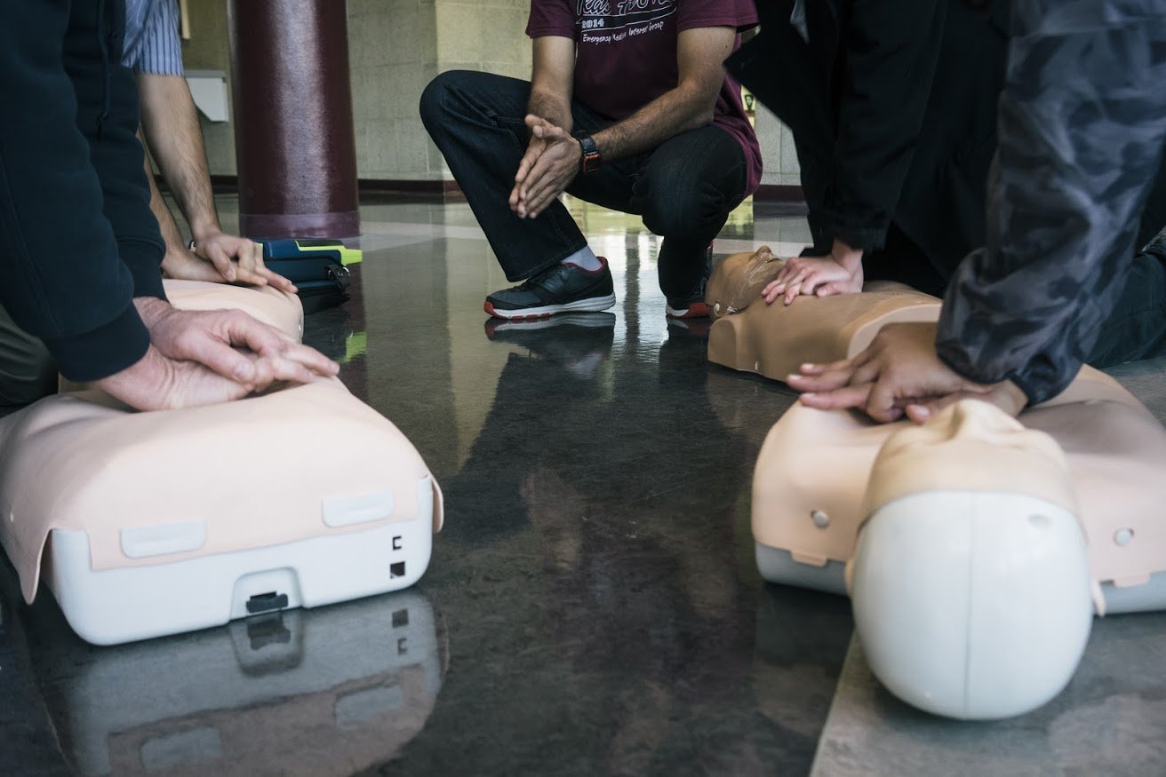 Mannequins, a space to practice, and helpful instruction were the keys to hands-only CPR training. (Photo by Jessica Nguyen)
